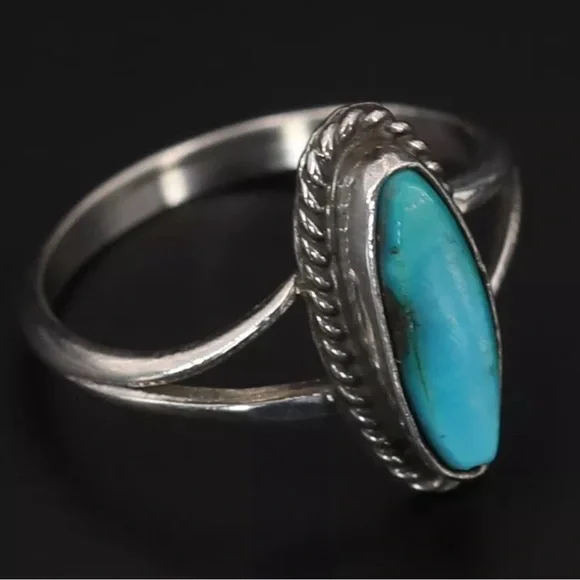 VINTAGE - NAVAJO Turquoise Elongated Braided STERLING silver ring size 6us - Picture 4 of 7